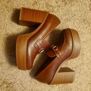 NWOT Chocolat Platform Loafer